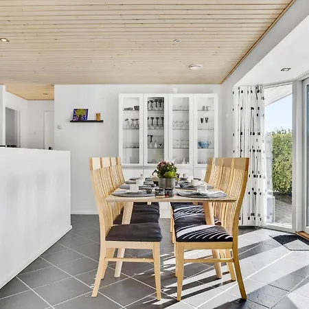 4 Bedroom Stunning Home In Skarup Fyn Skarupore
