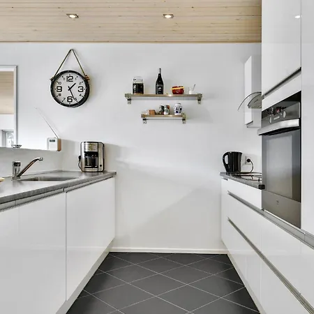4 Bedroom Stunning Home In Skarup Fyn Holiday home