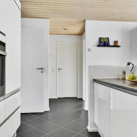 4 Bedroom Stunning Home In Skarup Fyn Skarupore