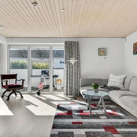 4 Bedroom Stunning Home In Skarup Fyn Holiday home Skarupore