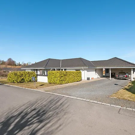 Holiday home 4 Bedroom Stunning Home In Skarup Fyn *