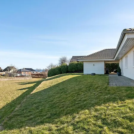 4 Bedroom Stunning Home In Skarup Fyn Holiday home *